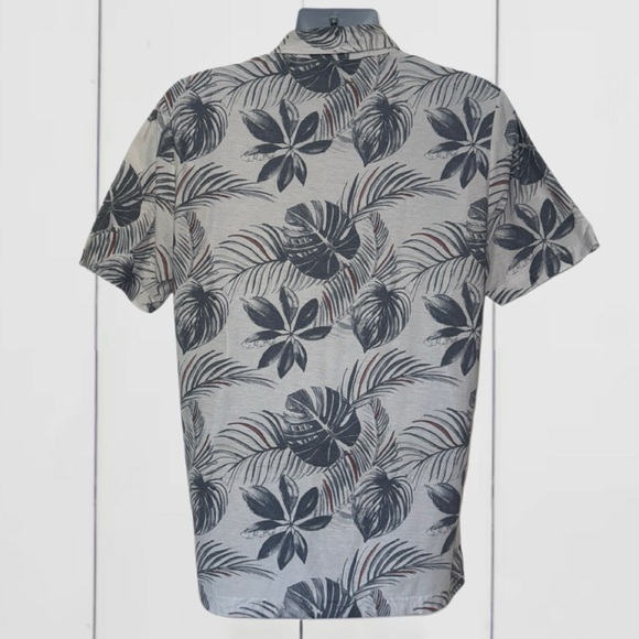 TravisMathew Men’s Golf Shirt Medium – Tropical Floral Print Performance Polo - Picture 3 of 12